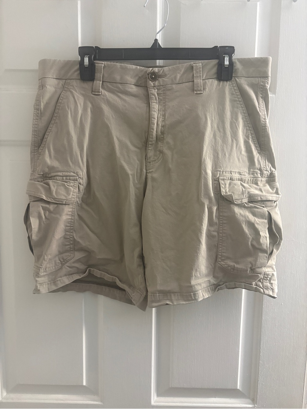 croft & barrow Beige Cargo Shorts with Flap Pockets